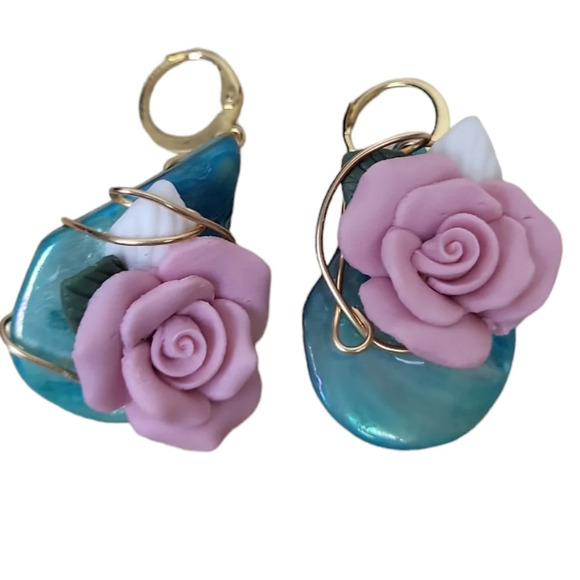 14K Gold Plated Porcelain Roses Huggie Earrings - Picture 1 of 2